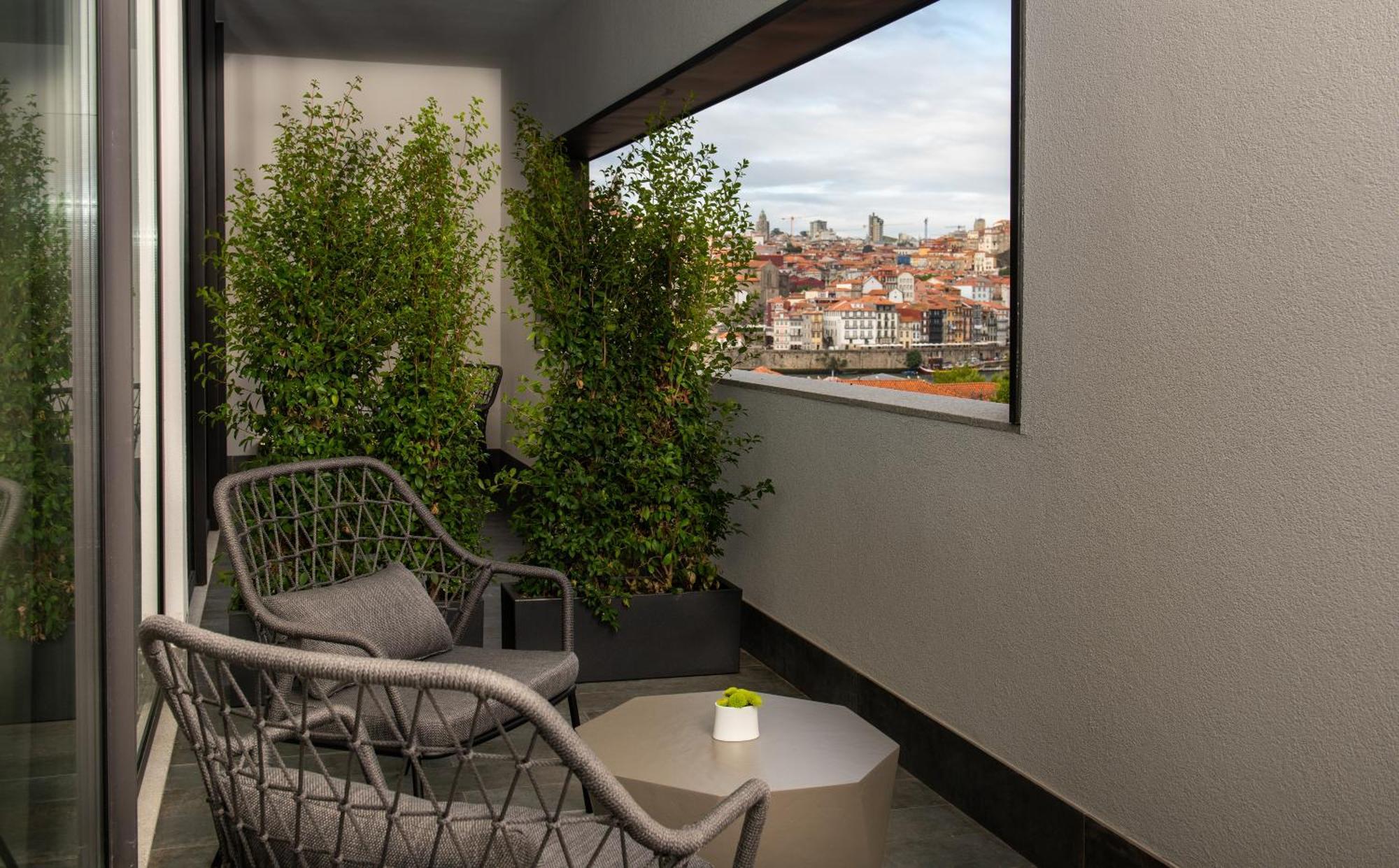 Deluxe King Room with Balcony