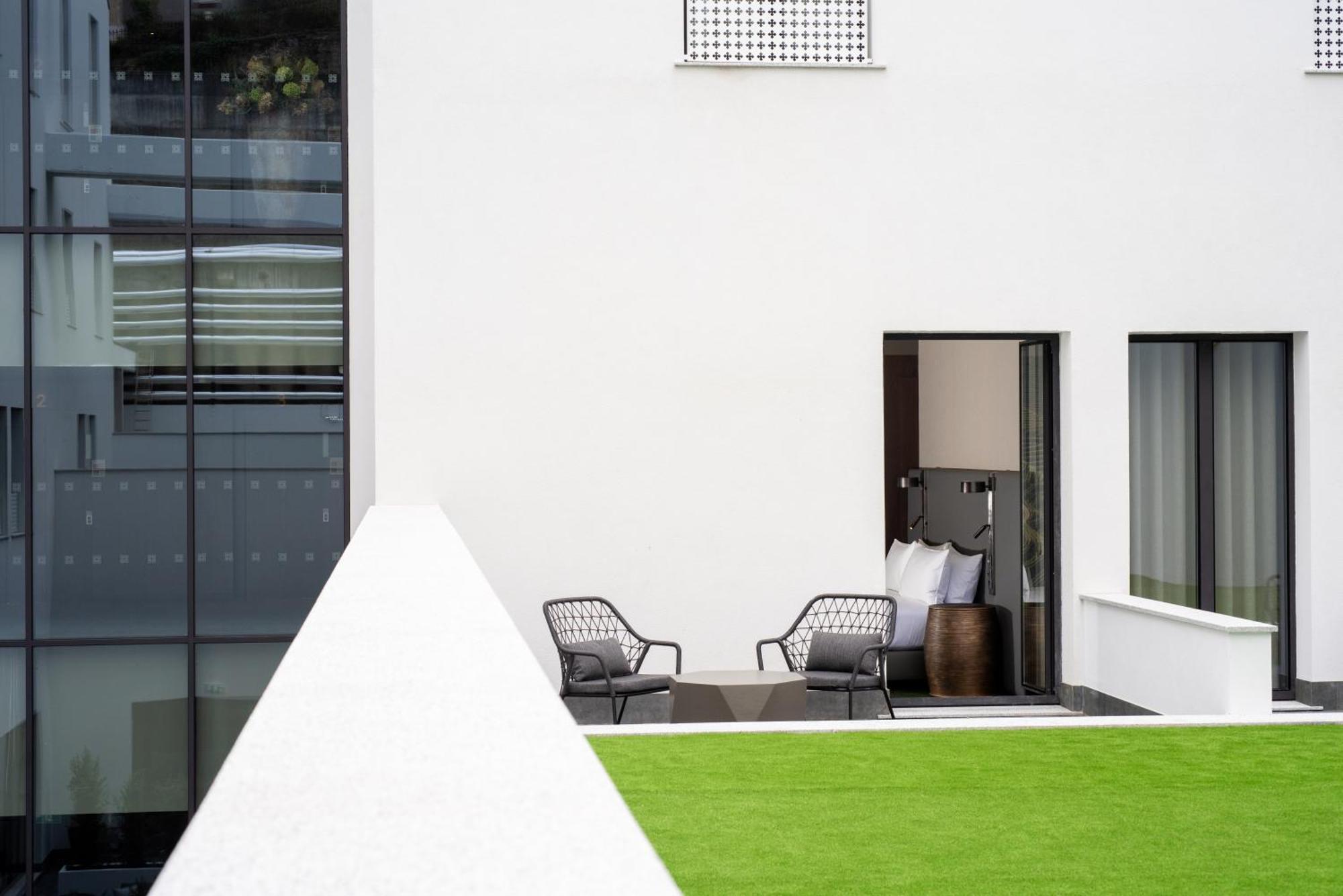 Deluxe King Room with Terrace